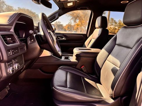 Used 2024 GMC Yukon XL SLT image 10