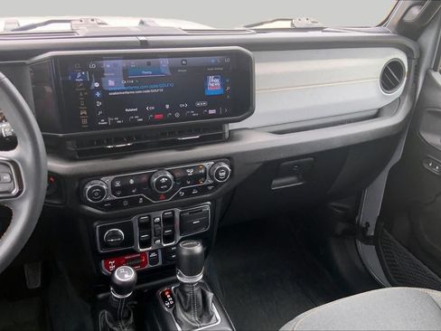 Used 2024 Jeep Gladiator Sport AWD/4WD image 13