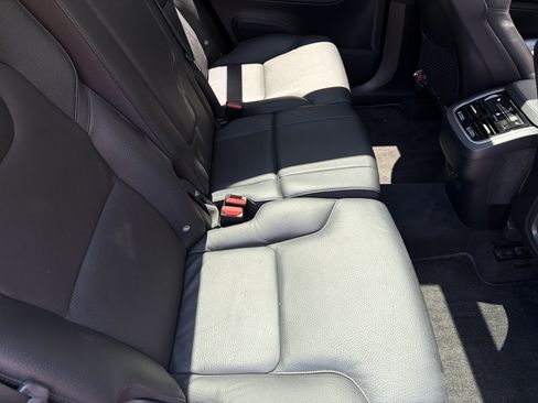 Used 2023 Volvo XC90 B6 Plus AWD/4WD image 35