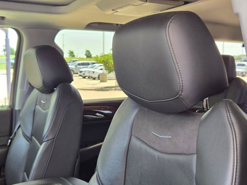 Used 2020 Cadillac Escalade Premium Luxury AWD/4WD image 12