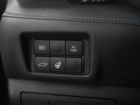 Used 2025 Toyota Highlander Limited AWD/4WD image 28