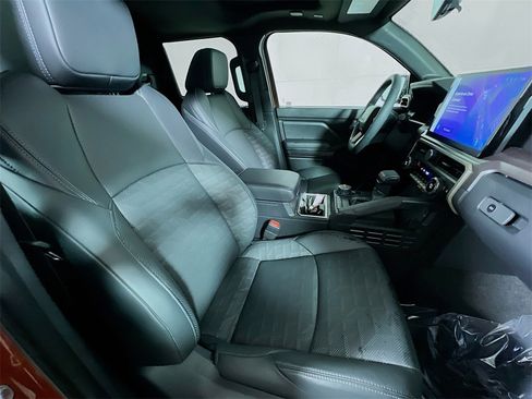 Certified 2025 Toyota Tacoma TRD Off-Road image 24