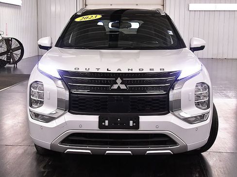 Used 2023 Mitsubishi Outlander SEL AWD/4WD image 2