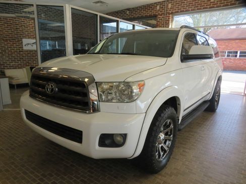 Used 2015 Toyota Sequoia SR5 w/ Premium Package image 1