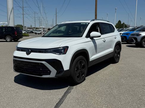 New 2025 Volkswagen Taos SEL image 1