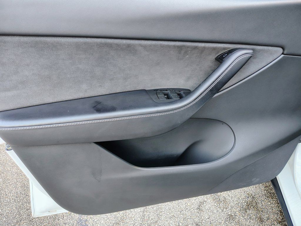 Used 2022 Tesla Model Y Performance AWD/4WD image 18