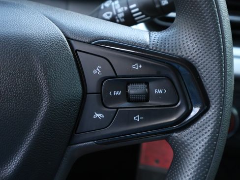 Used 2025 Chevrolet Trax LS w/ LS Convenience Package FWD image 13