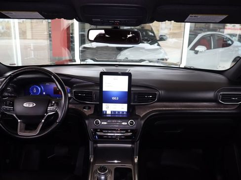 Used 2020 Ford Explorer Platinum w/ Premium Technology Package AWD/4WD image 41