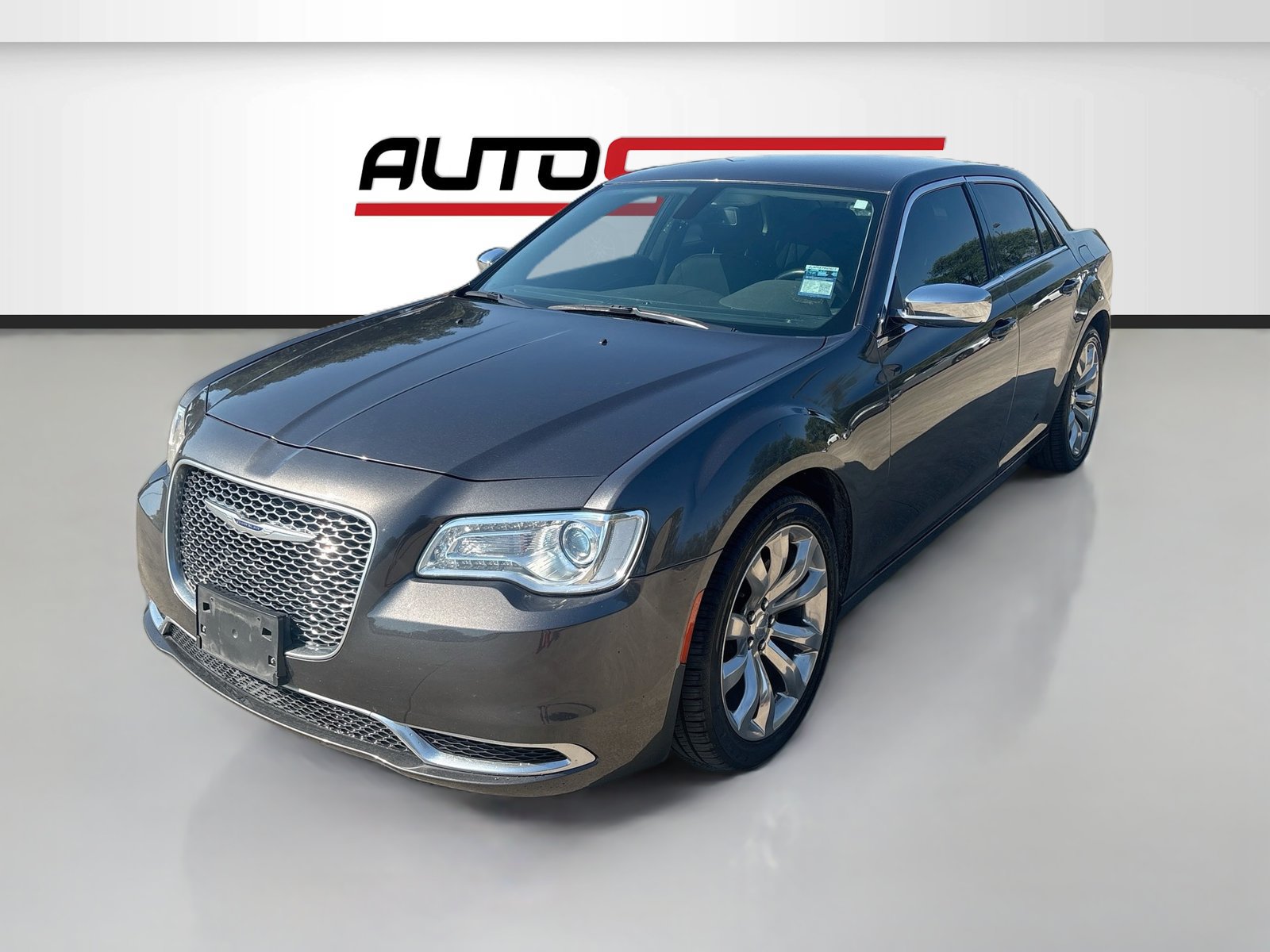 Used 2019 Chrysler 300 Touring w/ Chrome Appearance Package RWD image 3