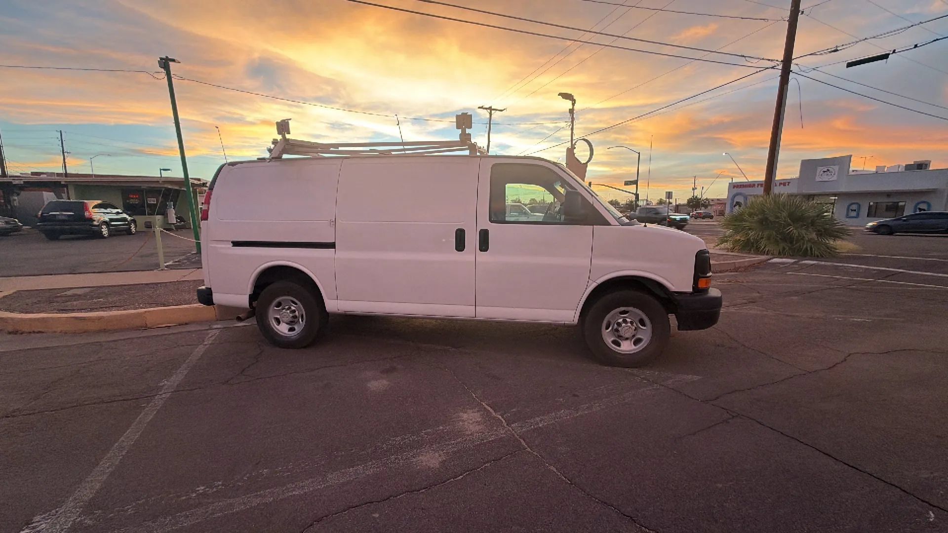 Used 2010 Chevrolet Express 2500 RWD image 25
