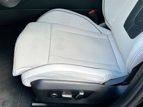 Used 2026 BMW M5 w/ Executive Package image 17