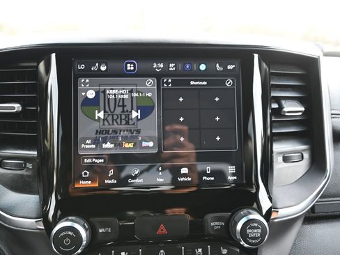 Used 2024 RAM 1500 Laramie image 13