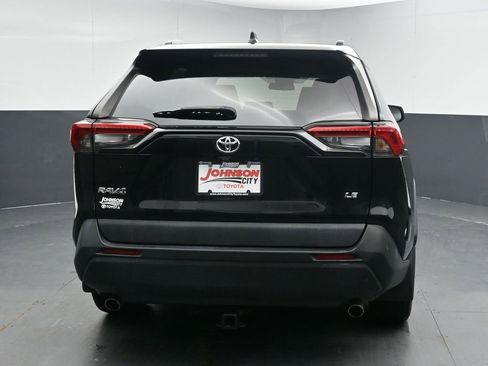 Used 2021 Toyota RAV4 LE image 8