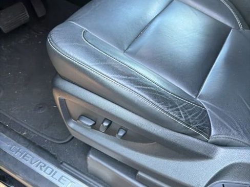 Used 2019 Chevrolet Suburban LT image 7