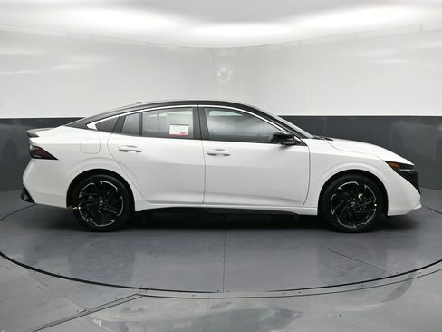 New 2026 Nissan Sentra SR w/ SR Premium Package FWD image 27