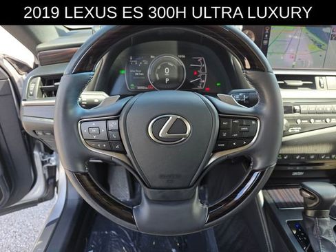 Used 2019 Lexus ES 300h Ultra Luxury w/ Accessory Package 2 FWD image 26