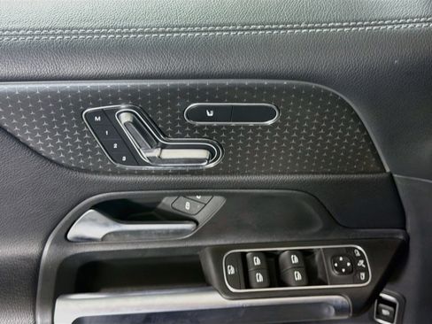 Used 2025 Mercedes-Benz GLB 250 image 15