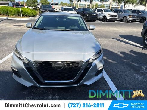 Used 2021 Nissan Altima 2.5 SV w/ SV Premium Package FWD image 1
