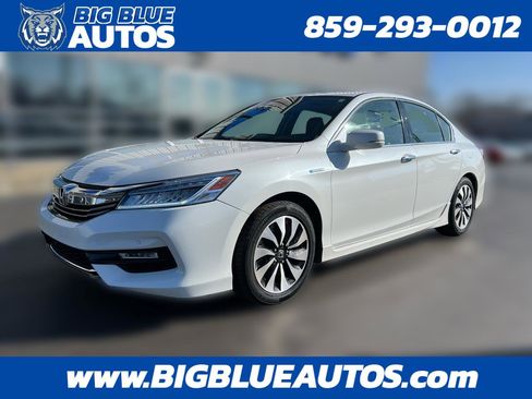Used 2017 Honda Accord Touring image 1