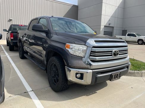 Used 2016 Toyota Tundra SR5 w/ SR5 Upgrade Package image 3