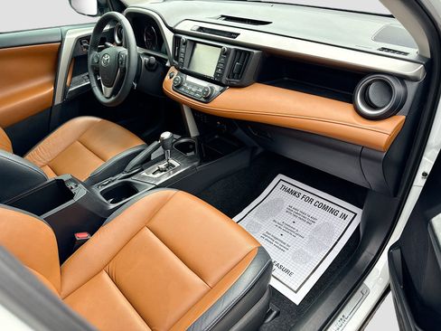 Used 2017 Toyota RAV4 Platinum image 13