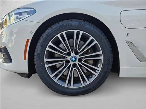 Used 2019 BMW 530e w/ Premium Package image 25