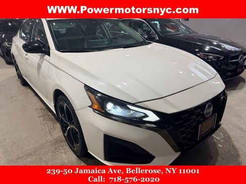 Used 2024 Nissan Altima 2.5 SR w/ SR Premium Package image 5