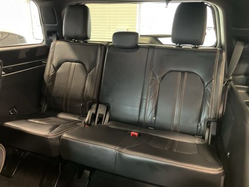 Used 2024 Ford Expedition Platinum image 36