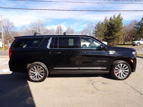 Certified 2022 GMC Yukon XL Denali w/ Denali Premium Package AWD/4WD image 6