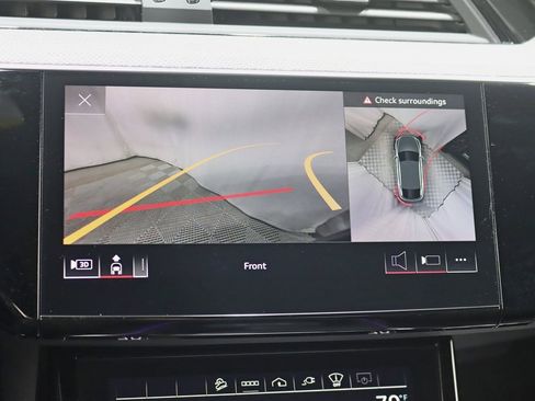 Used 2022 Audi e-tron S Prestige w/ Prestige Package image 19