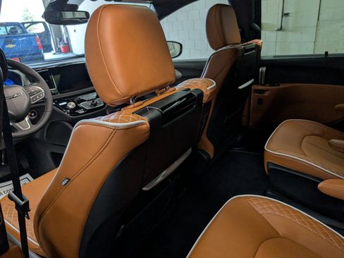 New 2026 Chrysler Pacifica Pinnacle AWD/4WD image 11