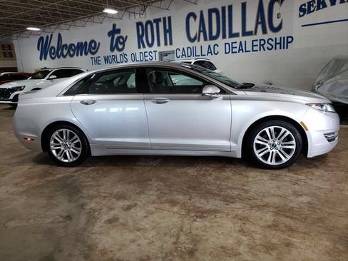 Used 2016 Lincoln MKZ w/ Equipment Group 300A Reserve FWD image 2