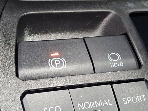 Used 2021 Toyota RAV4 LE image 24