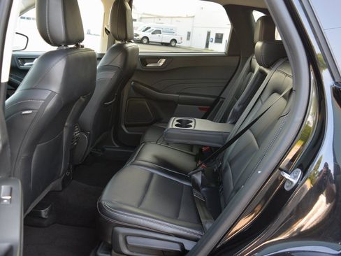 Used 2022 Ford Escape Titanium image 28