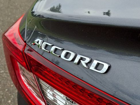 Used 2020 Honda Accord Touring image 31