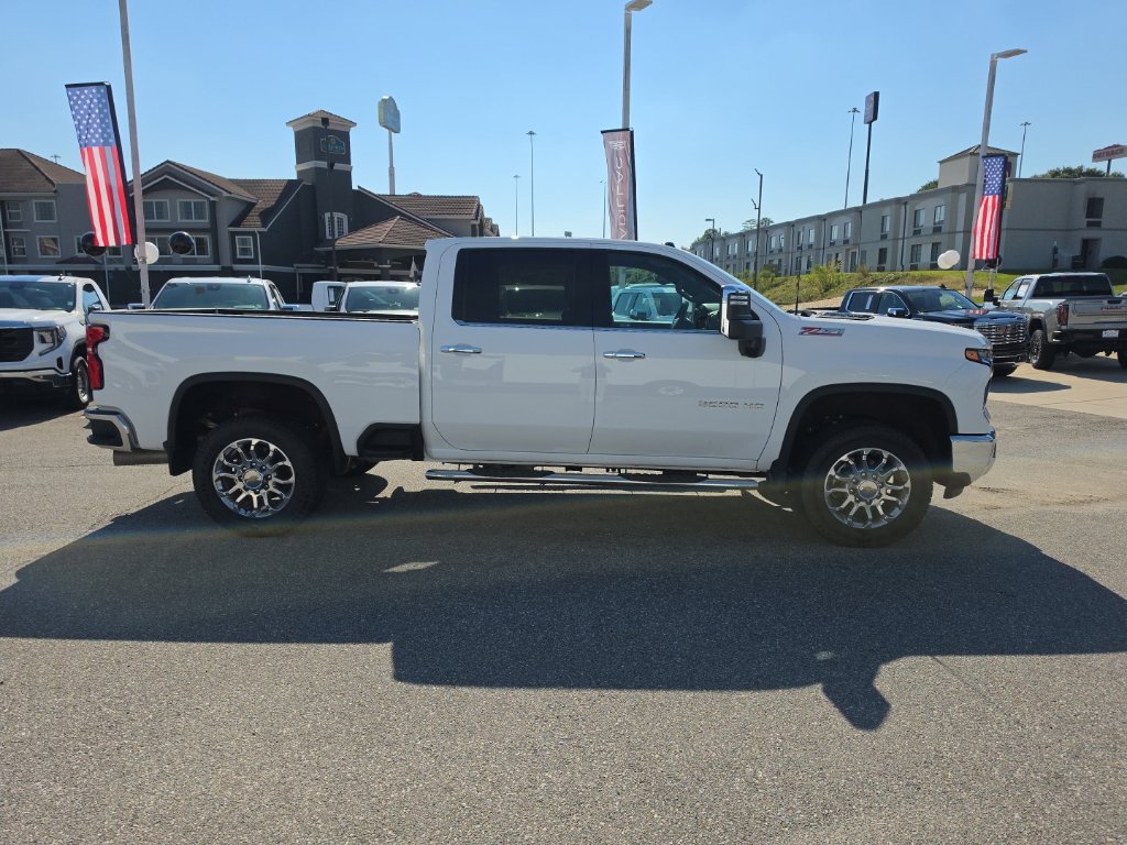 Used 2025 Chevrolet Silverado 3500 LTZ AWD/4WD image 8