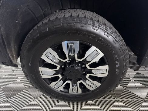 Used 2025 GMC Sierra 3500 Denali w/ Technology Package AWD/4WD image 12
