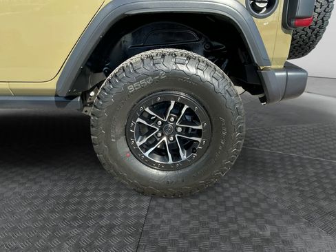 Used 2025 Jeep Wrangler Willys image 14