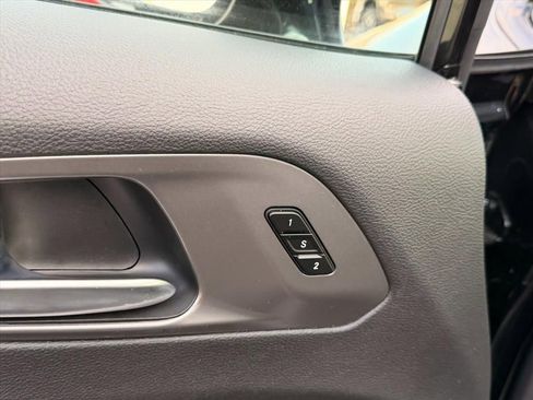 New 2026 Chrysler Pacifica Select AWD/4WD image 9