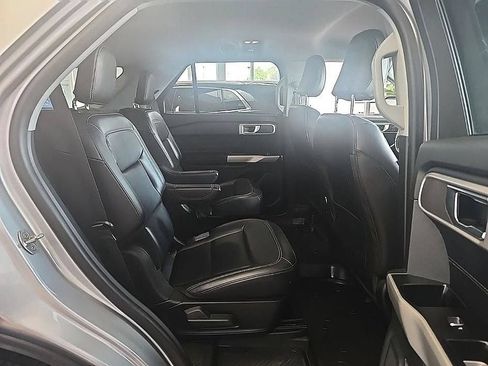 Used 2021 Ford Explorer XLT w/ Equipment Group 202A AWD/4WD image 33