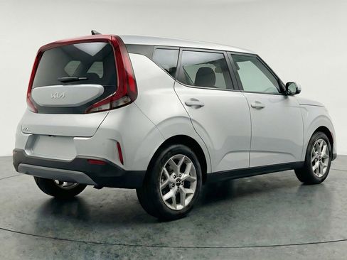 Used 2025 Kia Soul LX w/ LX Technology Package FWD image 9