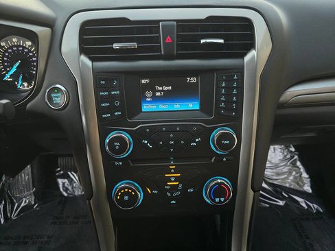 Used 2018 Ford Fusion SE image 27