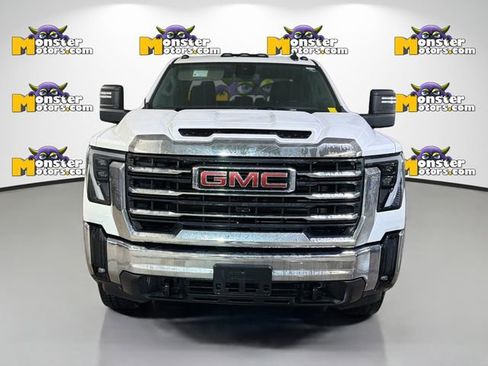 Used 2024 GMC Sierra 2500 SLE image 2