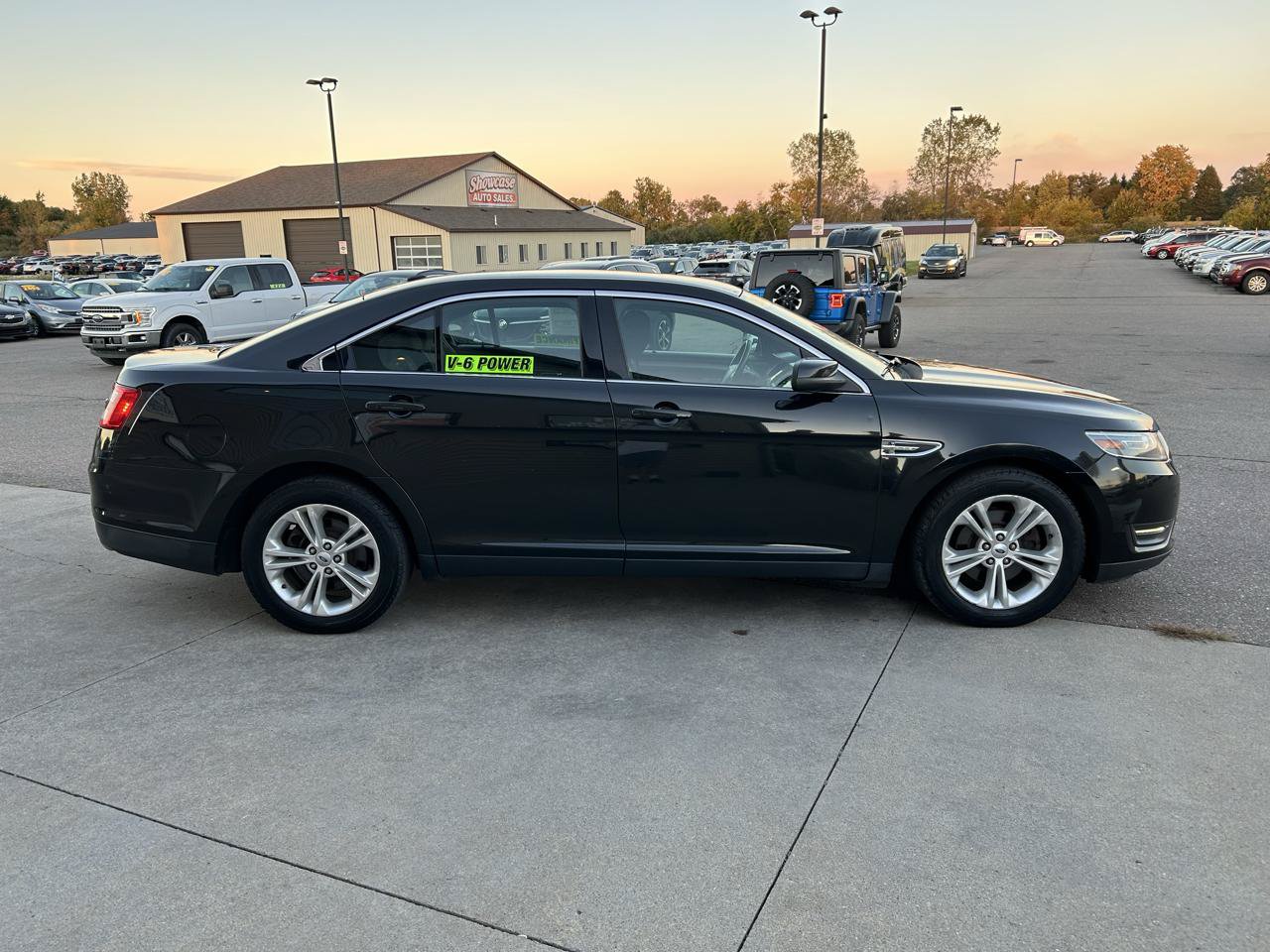 Used 2013 Ford Taurus SEL FWD image 4
