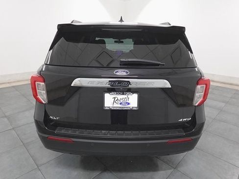 Used 2022 Ford Explorer XLT image 4