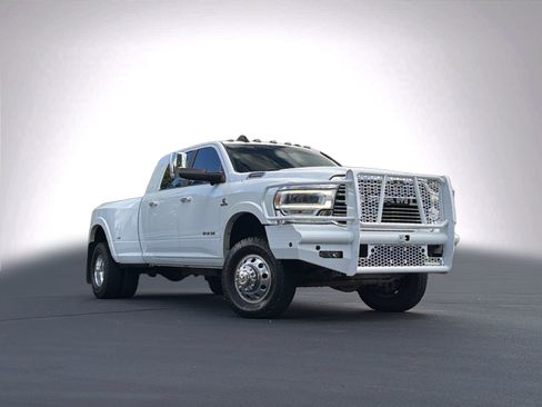 Used 2022 RAM 3500 Laramie AWD/4WD image 2