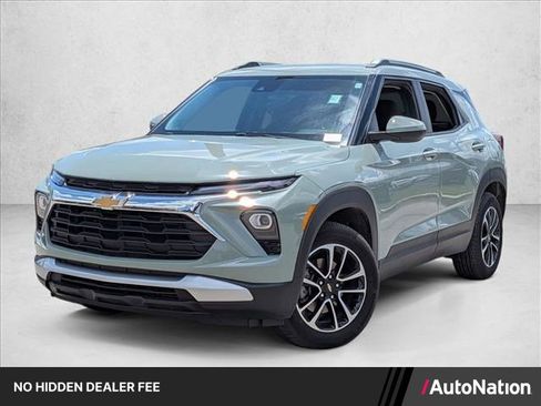 Used 2025 Chevrolet TrailBlazer LT FWD image 1
