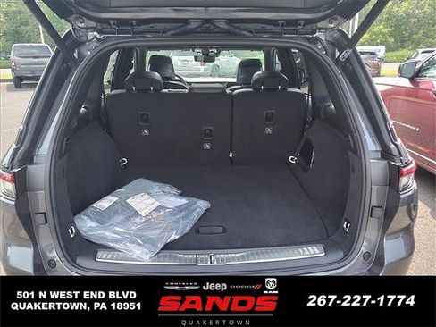 New 2023 Jeep Grand Cherokee Overland w/ Luxury Tech Group IV image 17