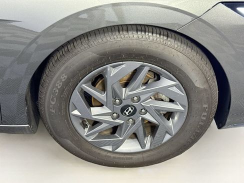 Used 2024 Hyundai Elantra SEL FWD image 18