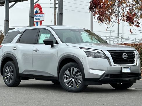 New 2025 Nissan Pathfinder S image 2